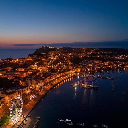 Отель Harbor Elegance Estate Милаццо Экстерьер фото